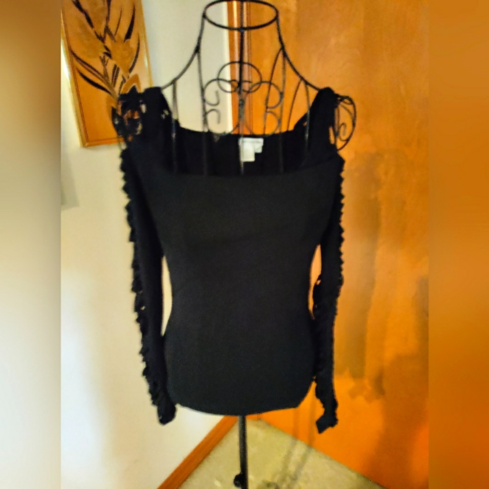 Women's black razor cut top